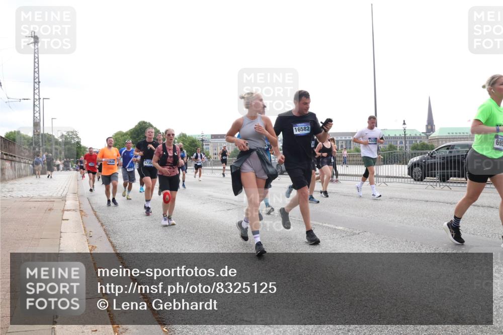 29.06.2025 - hella hamburg halbmarathon Lena Gebhardt http://msf.ph/oto/8325125 29.06.2025 10:37:41 Lombardsbrücke 2640, 1735, 16582, 12472, 695, 1022, 1276, 1337, 1475, 1578, 1799, 1819, 1985, 2016, 2199, 2486, 2640, 2853, 3230, 3246, 3633, 4097, 4347, 5139, 5146, 5171, 5186, 5522, 5560, 5790, 5875, 5940, 6243, 6362, 6697, 6821, 6955, 7085, 7124, 7235, 7244, 7321, 7350, 7544, 7696, 7777, 7823, 8811, 8843, 8985, 9247, 9288, 9524, 9895, 10159, 10506, 10836, 11087, 11543, 12123, 12254, 12472, 12824, 16680, 17798 meine-sportfotos.de