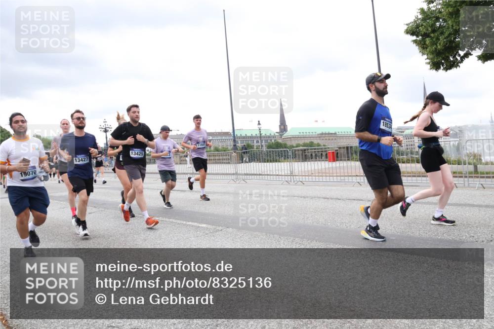 29.06.2025 - hella hamburg halbmarathon Lena Gebhardt http://msf.ph/oto/8325136 29.06.2025 10:57:40 Lombardsbrücke 19070, 13425, 13427, 11947, 18534, 1123, 1242, 1248, 1265, 1643, 2015, 2041, 2370, 2451, 2567, 2900, 3191, 3195, 3385, 3388, 3433, 3644, 3723, 3750, 3851, 3954, 4059, 4086, 4106, 4180, 4197, 4521, 4830, 5117, 5316, 5632, 5736, 5738, 6827, 6857, 6916, 7172, 7193, 7556, 7720, 7728, 7787, 8035, 8159, 8287, 8386, 8474, 8540, 8552, 8708, 8713, 8773, 8851, 8853, 8873, 9059, 9110, 9233, 9318, 9394, 9496, 9613 meine-sportfotos.de