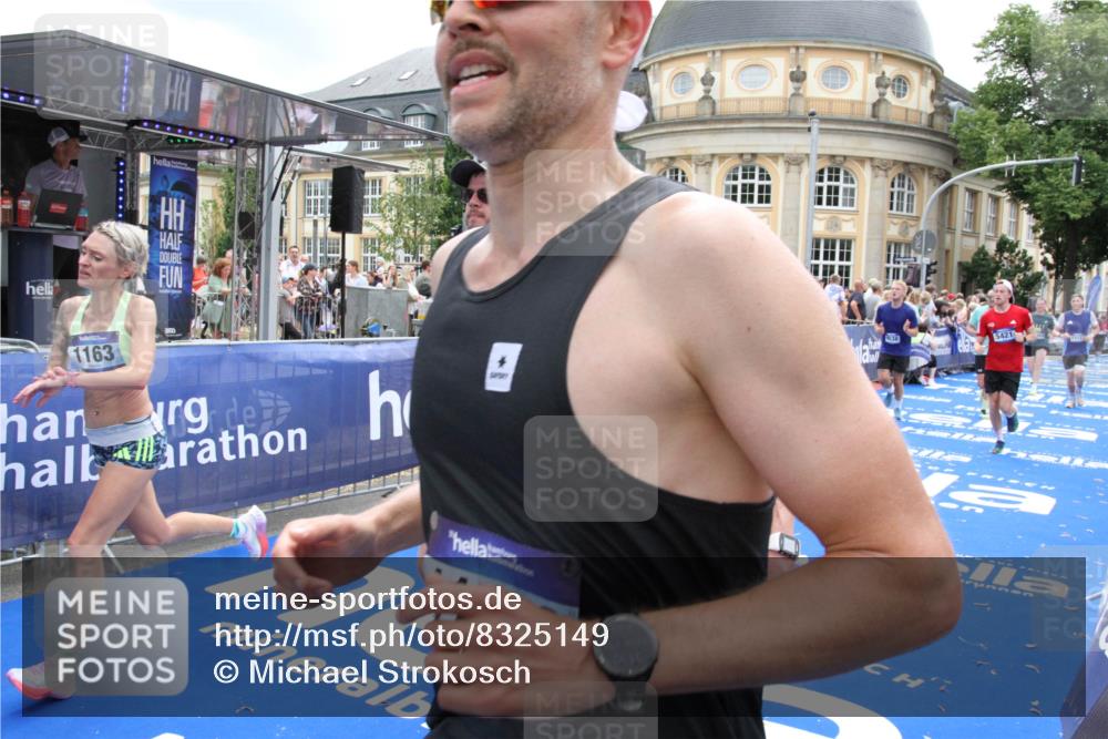 29.06.2025 - hella hamburg halbmarathon Michael Strokosch http://msf.ph/oto/8325149 29.06.2025 10:48:40 Ziel 1163, 1176, 2213, 4553, 5421, 9538, 10000, 10859, 11579, 14511, 15573, 15917, 17127, 18815 meine-sportfotos.de