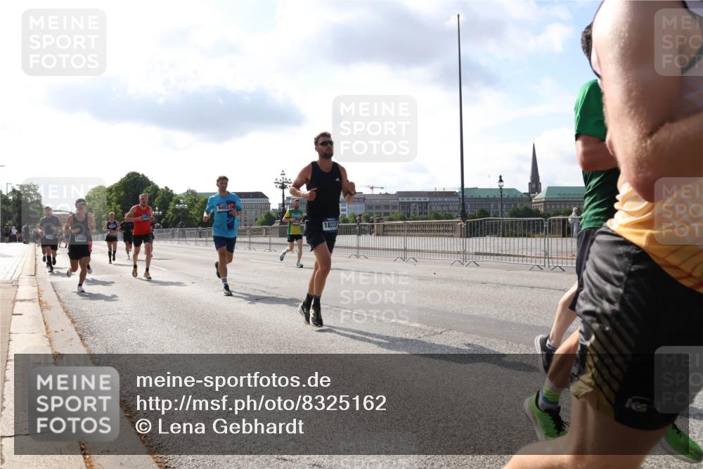29.06.2025 - hella hamburg halbmarathon Lena Gebhardt http://msf.ph/oto/8325162 29.06.2025 09:48:29 Lombardsbrücke 13483, 9403, 18237, 1290, 1385, 1505, 1710, 1743, 2262, 2399, 2714, 2767, 3480, 3547, 3959, 4359, 4381, 4860, 5091, 5307, 5315, 5554, 5709, 6684, 6829, 6990, 6993, 7152, 7154, 7884, 8362, 8571, 8933, 9403, 10404, 10793, 10852, 10900, 11202, 11227, 11620, 11929, 12044, 12051, 12290, 12488, 12514, 12916, 13483, 13595, 13854, 13940, 13975, 14387, 14875, 14908, 15015, 15415, 15701, 15931, 15959, 16119, 16158 meine-sportfotos.de