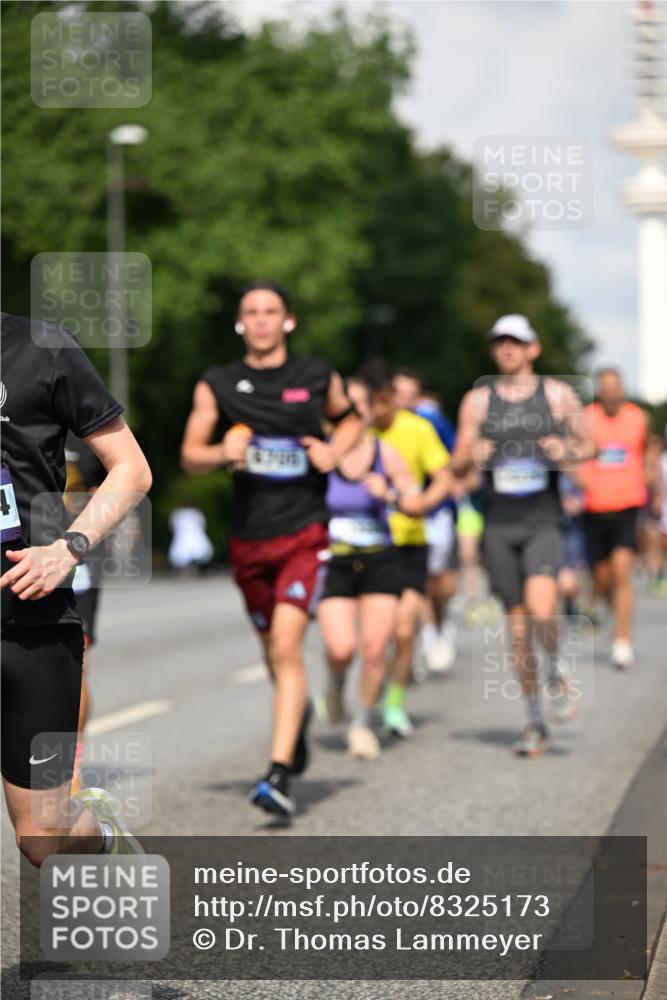 29.06.2025 - hella hamburg halbmarathon Dr. Thomas Lammeyer http://msf.ph/oto/8325173 29.06.2025 09:55:40 Kennedybrücke 1057, 1312, 1353, 1569, 1763, 2653, 2880, 3437, 3618, 3697, 4565, 4871, 5014, 5047, 5129, 5231, 5336, 5690, 5987, 6700, 6770, 7185, 7710, 8074, 8359, 8564, 8900, 9358, 9547, 9659, 10691, 10978, 11021, 11062 meine-sportfotos.de