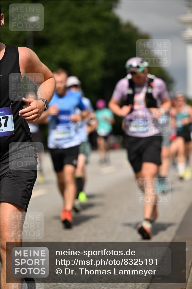29.06.2025 - hella hamburg halbmarathon Dr. Thomas Lammeyer http://msf.ph/oto/8325191 29.06.2025 10:17:32 Kennedybrücke 1007, 1194, 1859, 1939, 2055, 2359, 2721, 2904, 2961, 2987, 3218, 3729, 4001, 4795, 4950, 5232, 5631, 6026, 6207, 7346, 7460, 7913, 8913, 9128, 9612, 9631 meine-sportfotos.de