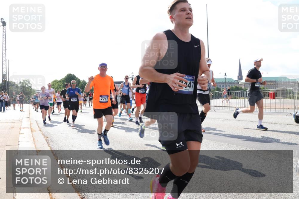 29.06.2025 - hella hamburg halbmarathon Lena Gebhardt http://msf.ph/oto/8325207 29.06.2025 10:00:12 Lombardsbrücke 13993, 1239, 7717, 17839, 47, 1726, 1006, 1019, 1125, 1180, 1239, 1264, 1526, 1544, 1681, 1834, 1914, 2027, 2086, 2099, 2159, 2346, 2348, 2364, 2426, 2447, 2582, 2584, 2606, 2652, 2676, 2677, 2730, 2910, 3042, 3177, 3181, 3319, 3400, 3836, 3861, 3898, 4013, 4231, 4419, 4594, 4632, 4772, 4796, 4813, 4940, 4945, 5015, 5134, 5272, 5277, 5341, 5643, 5728, 6082, 6084, 6104, 6174, 6201, 6202, 6220, 6260, 6462, 6470, 6581, 6587, 8330, 10031 meine-sportfotos.de