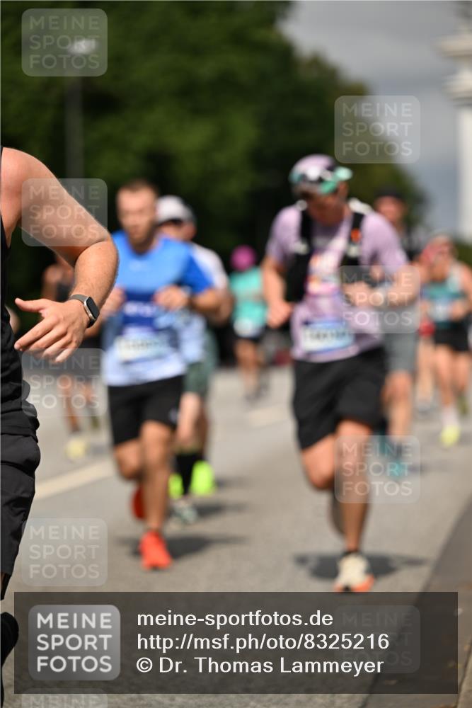 29.06.2025 - hella hamburg halbmarathon Dr. Thomas Lammeyer http://msf.ph/oto/8325216 29.06.2025 10:17:32 Kennedybrücke 1007, 1194, 1859, 1939, 2055, 2359, 2721, 2904, 2961, 2987, 3218, 3729, 4001, 4795, 4950, 5232, 5631, 6026, 6207, 7346, 7460, 7913, 8913, 9128, 9612, 9631 meine-sportfotos.de