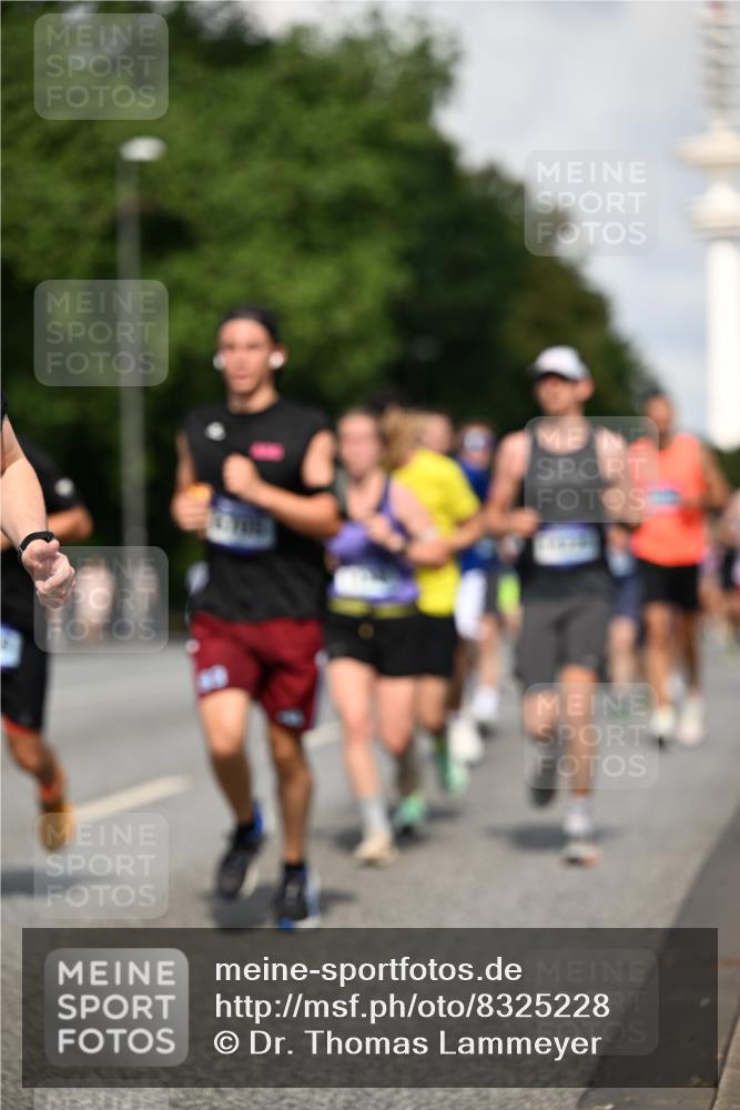 29.06.2025 - hella hamburg halbmarathon Dr. Thomas Lammeyer http://msf.ph/oto/8325228 29.06.2025 09:55:40 Kennedybrücke 1057, 1312, 1353, 1569, 1763, 2653, 2880, 3437, 3618, 3697, 4565, 4871, 5014, 5047, 5129, 5231, 5336, 5690, 5987, 6700, 6770, 7185, 7710, 8074, 8359, 8564, 8900, 9358, 9547, 9659, 10691, 10978, 11021, 11062 meine-sportfotos.de