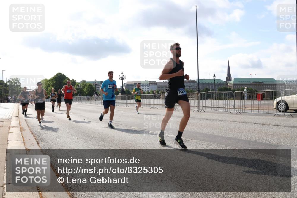29.06.2025 - hella hamburg halbmarathon Lena Gebhardt http://msf.ph/oto/8325305 29.06.2025 09:48:29 Lombardsbrücke 17005, 9403, 18237, 1290, 1385, 1505, 1710, 1743, 2262, 2399, 2714, 2767, 3480, 3547, 3959, 4359, 4381, 4860, 5091, 5307, 5315, 5554, 5709, 6684, 6829, 6990, 6993, 7152, 7154, 7884, 8362, 8571, 8933, 9403, 10404, 10793, 10852, 10900, 11202, 11227, 11620, 11929, 12044, 12051, 12290, 12488, 12514, 12916, 13483, 13595, 13854, 13940, 13975, 14387, 14875, 14908, 15015, 15415, 15701, 15931, 15959, 16119, 16158 meine-sportfotos.de