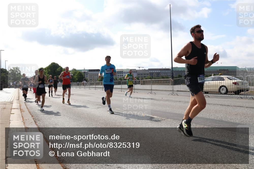 29.06.2025 - hella hamburg halbmarathon Lena Gebhardt http://msf.ph/oto/8325319 29.06.2025 09:48:30 Lombardsbrücke 13483, 9403, 18237, 1290, 1385, 1505, 1710, 1743, 2262, 2399, 2714, 2767, 3480, 3547, 3959, 4359, 4381, 4860, 5091, 5307, 5315, 5554, 5709, 6684, 6829, 6990, 6993, 7152, 7154, 7884, 8362, 8571, 8933, 9403, 10404, 10793, 10852, 10900, 11202, 11227, 11620, 11929, 12044, 12051, 12290, 12488, 12514, 12916, 13483, 13595, 13940, 13975, 14875, 14908, 15015, 15415, 15701, 15931, 15959, 16119, 16158 meine-sportfotos.de