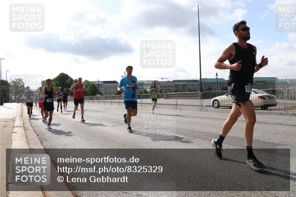 29.06.2025 - hella hamburg halbmarathon Lena Gebhardt http://msf.ph/oto/8325329 29.06.2025 09:48:30 Lombardsbrücke 13483, 9403, 18237, 1290, 1385, 1505, 1710, 1743, 2262, 2399, 2714, 2767, 3480, 3547, 3959, 4359, 4381, 4860, 5091, 5307, 5315, 5554, 5709, 6684, 6829, 6990, 6993, 7152, 7154, 7884, 8362, 8571, 8933, 9403, 10404, 10793, 10852, 10900, 11202, 11227, 11620, 11929, 12044, 12051, 12290, 12488, 12514, 12916, 13483, 13595, 13940, 13975, 14875, 14908, 15015, 15415, 15701, 15931, 15959, 16119, 16158 meine-sportfotos.de