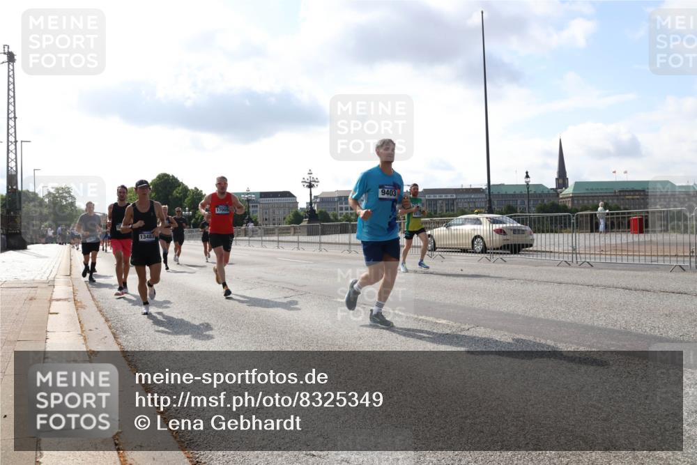 29.06.2025 - hella hamburg halbmarathon Lena Gebhardt http://msf.ph/oto/8325349 29.06.2025 09:48:30 Lombardsbrücke 9403, 1290, 1385, 1505, 1710, 1743, 2262, 2399, 2714, 2767, 3480, 3547, 3959, 4359, 4381, 4860, 5091, 5307, 5315, 5554, 5709, 6684, 6829, 6990, 6993, 7152, 7154, 7884, 8362, 8571, 8933, 9403, 10404, 10793, 10852, 10900, 11202, 11227, 11620, 11929, 12044, 12051, 12290, 12488, 12514, 12916, 13483, 13595, 13940, 13975, 14875, 14908, 15015, 15415, 15701, 15931, 15959, 16119, 16158 meine-sportfotos.de