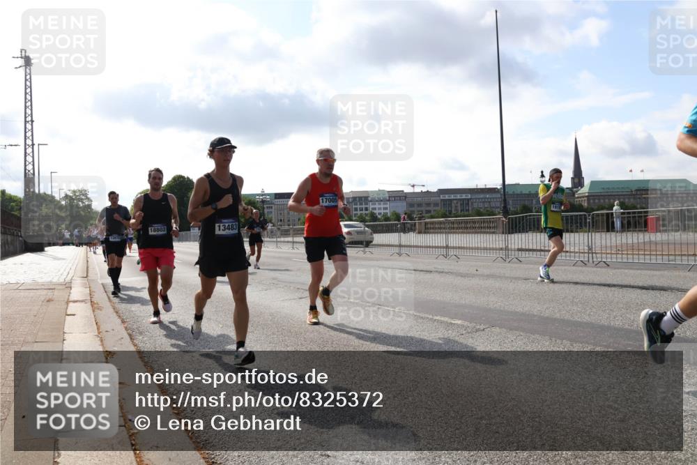 29.06.2025 - hella hamburg halbmarathon Lena Gebhardt http://msf.ph/oto/8325372 29.06.2025 09:48:31 Lombardsbrücke 18802, 13483, 17005, 1290, 1385, 1505, 1710, 1743, 2262, 2399, 2714, 2767, 3480, 3547, 3959, 4359, 4381, 4860, 5091, 5307, 5315, 5554, 5709, 6684, 6829, 6990, 6993, 7152, 7154, 7884, 8362, 8571, 8933, 9403, 10190, 10404, 10793, 10852, 10900, 11202, 11227, 11620, 11929, 12044, 12051, 12290, 12488, 12514, 12916, 13483, 13595, 13940, 13975, 14875, 14908, 15015, 15415, 15701, 15931, 15959, 16119, 16158 meine-sportfotos.de