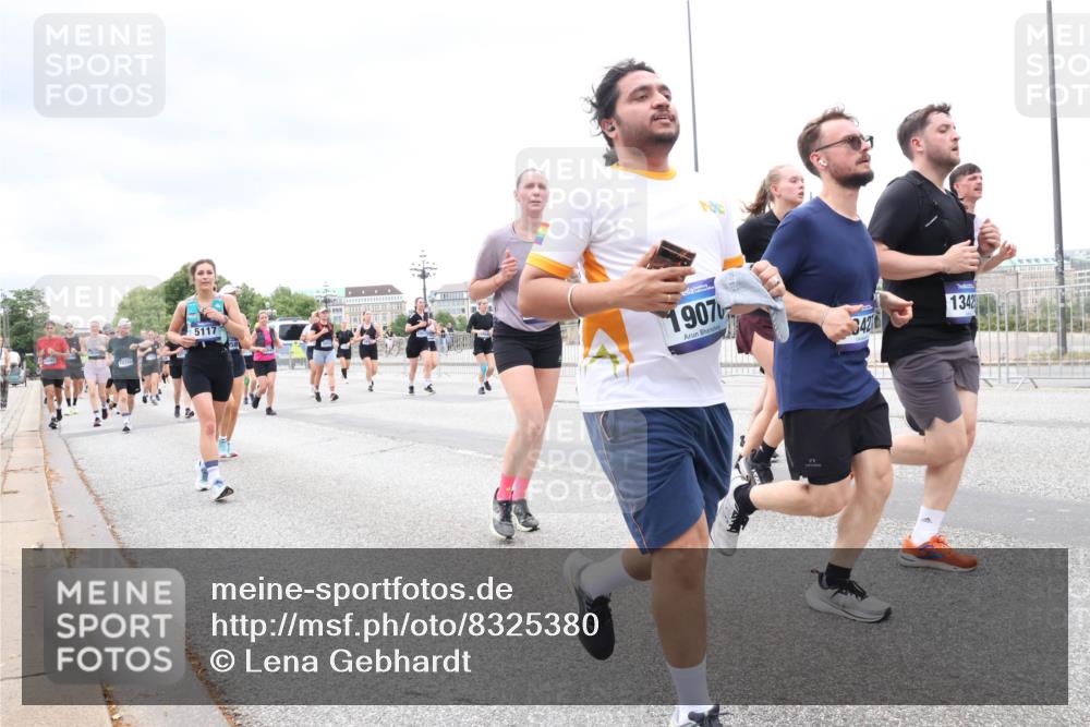 29.06.2025 - hella hamburg halbmarathon Lena Gebhardt http://msf.ph/oto/8325380 29.06.2025 10:57:41 Lombardsbrücke 5117, 19070, 3421, 1342, 1123, 1242, 1248, 1265, 1643, 2015, 2041, 2451, 2567, 2900, 3191, 3195, 3385, 3388, 3433, 3644, 3723, 3750, 3954, 4059, 4086, 4106, 4180, 4197, 4521, 4830, 5117, 5316, 5632, 5736, 5738, 6337, 6827, 6857, 6916, 7172, 7193, 7556, 7720, 7728, 7787, 8035, 8159, 8287, 8386, 8474, 8540, 8552, 8708, 8713, 8773, 8851, 8853, 8873, 9059, 9110, 9233, 9318, 9394, 9398, 9436, 9496, 9613 meine-sportfotos.de