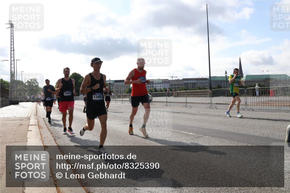29.06.2025 - hella hamburg halbmarathon Lena Gebhardt http://msf.ph/oto/8325390 29.06.2025 09:48:31 Lombardsbrücke 18802, 13483, 005, 19151, 1290, 1385, 1505, 1710, 1743, 2262, 2399, 2714, 2767, 3480, 3547, 3959, 4359, 4381, 4860, 5091, 5307, 5315, 5554, 5709, 6684, 6829, 6990, 6993, 7152, 7154, 7884, 8362, 8571, 8933, 9403, 10190, 10404, 10793, 10852, 10900, 11202, 11227, 11620, 11929, 12044, 12051, 12290, 12488, 12514, 12916, 13483, 13595, 13940, 13975, 14875, 14908, 15015, 15415, 15701, 15931, 15959, 16119, 16158 meine-sportfotos.de