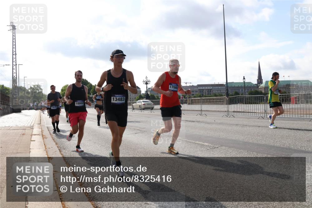 29.06.2025 - hella hamburg halbmarathon Lena Gebhardt http://msf.ph/oto/8325416 29.06.2025 09:48:31 Lombardsbrücke 13975, 18802, 2399, 13483, 17005, 1915, 1290, 1385, 1505, 1710, 1743, 2262, 2399, 2714, 2767, 3480, 3547, 3959, 4359, 4381, 4860, 5091, 5307, 5315, 5554, 5709, 6684, 6829, 6990, 6993, 7152, 7154, 7884, 8362, 8571, 8933, 9403, 10190, 10404, 10793, 10852, 10900, 11202, 11227, 11620, 11929, 12044, 12051, 12290, 12488, 12514, 12916, 13483, 13595, 13940, 13975, 14875, 14908, 15015, 15415, 15701, 15931, 15959, 16119, 16158 meine-sportfotos.de