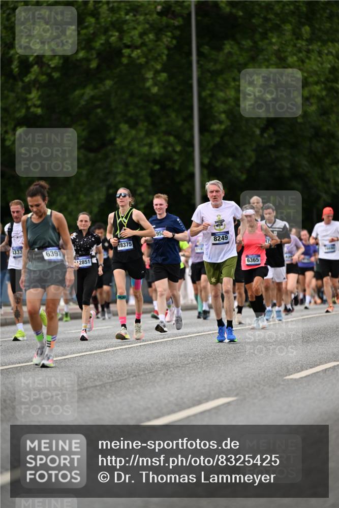 29.06.2025 - hella hamburg halbmarathon Dr. Thomas Lammeyer http://msf.ph/oto/8325425 29.06.2025 10:39:30 Kennedybrücke 1417, 1497, 1821, 1849, 2198, 2265, 2787, 3170, 3409, 3958, 4333, 4564, 4696, 4703, 5027, 5793, 6029, 6335, 6365, 6379, 6397, 6471, 6571, 6746, 6803, 6859, 7020, 7386, 7733, 8249, 8296, 9342, 9803, 10335, 10358, 10360, 10393, 10464, 11320 meine-sportfotos.de