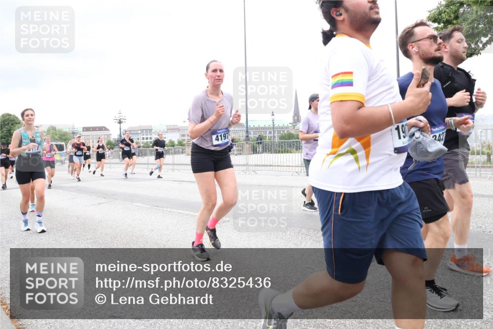 29.06.2025 - hella hamburg halbmarathon Lena Gebhardt http://msf.ph/oto/8325436 29.06.2025 10:57:41 Lombardsbrücke 164, 4197, 190, 342, 1123, 1242, 1248, 1265, 1643, 2015, 2041, 2451, 2567, 2900, 3191, 3195, 3385, 3388, 3433, 3644, 3723, 3750, 3954, 4059, 4086, 4106, 4180, 4197, 4521, 4830, 5117, 5316, 5632, 5736, 5738, 6337, 6827, 6857, 6916, 7172, 7193, 7556, 7720, 7728, 7787, 8035, 8159, 8287, 8386, 8474, 8540, 8552, 8708, 8713, 8773, 8851, 8853, 8873, 9059, 9110, 9233, 9318, 9394, 9398, 9436, 9496, 9613 meine-sportfotos.de