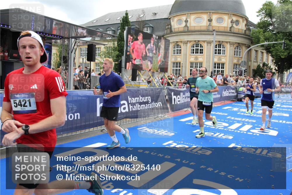 29.06.2025 - hella hamburg halbmarathon Michael Strokosch http://msf.ph/oto/8325440 29.06.2025 10:48:43 Ziel 2442, 4553, 5421, 9538, 10859, 14511, 15384, 15573, 17127 meine-sportfotos.de