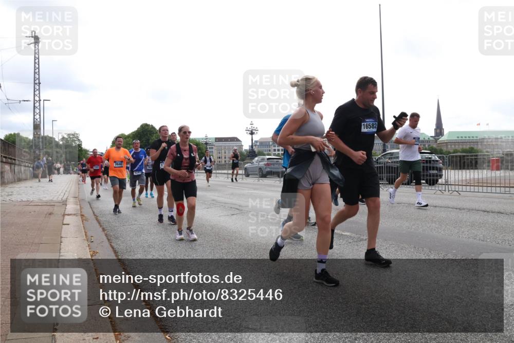 29.06.2025 - hella hamburg halbmarathon Lena Gebhardt http://msf.ph/oto/8325446 29.06.2025 10:37:41 Lombardsbrücke 2640, 6243, 16582, 2472, 1022, 1276, 1337, 1475, 1578, 1799, 1819, 1985, 2016, 2199, 2486, 2640, 2853, 3230, 3246, 3633, 4097, 4347, 5139, 5146, 5171, 5186, 5522, 5560, 5790, 5875, 5940, 6243, 6362, 6697, 6821, 6955, 7085, 7124, 7235, 7244, 7321, 7350, 7544, 7696, 7777, 7823, 8811, 8843, 8985, 9247, 9288, 9524, 9895, 10159, 10506, 10836, 11087, 11543, 12123, 12254, 12472, 12824, 16680, 17798 meine-sportfotos.de
