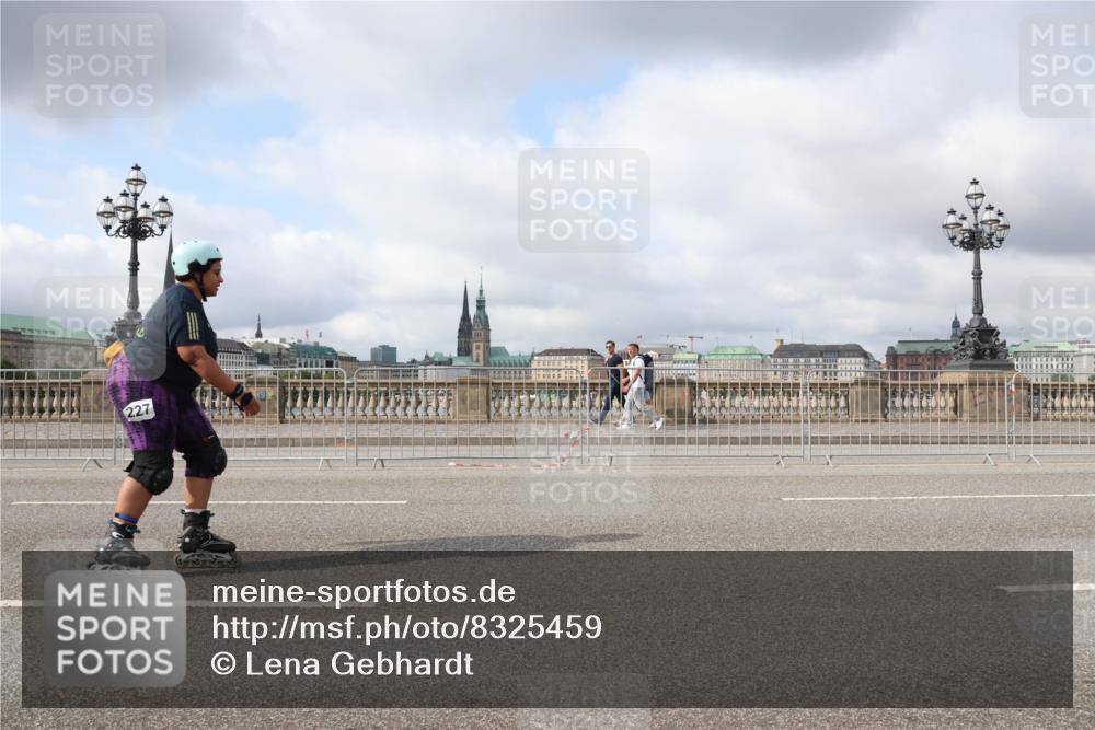 29.06.2025 - hella hamburg halbmarathon Lena Gebhardt http://msf.ph/oto/8325459 29.06.2025 09:08:12 Lombardsbrücke 227 meine-sportfotos.de