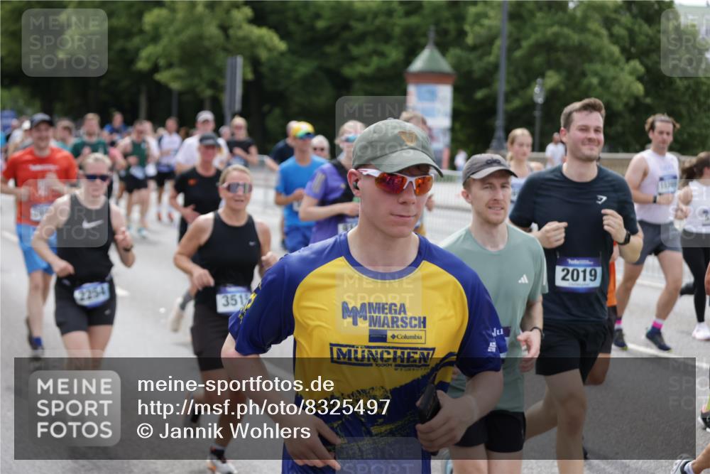 29.06.2025 - hella hamburg halbmarathon Jannik Wohlers http://msf.ph/oto/8325497 29.06.2025 10:39:47 Lombardsbrücke 1018, 1037, 1058, 1291, 1691, 2019, 2109, 2254, 2515, 2572, 2866, 2888, 3237, 3295, 3515, 3607, 3808, 4173, 4271, 4471, 4756, 5113, 5263, 5351, 5352, 5877, 5901, 6097, 6463, 6548, 6673, 6750, 6866, 6876, 6890, 6920, 7108, 7174, 7675, 7850, 8815, 9187, 9195, 9495, 10474, 10806, 10818, 10953, 11188, 11244, 11653, 11717, 11970, 12364, 12414, 12444, 12501, 12760, 13005, 13069, 13290, 13410, 13577, 13651, 15111, 15549, 15927, 16681, 17318 meine-sportfotos.de