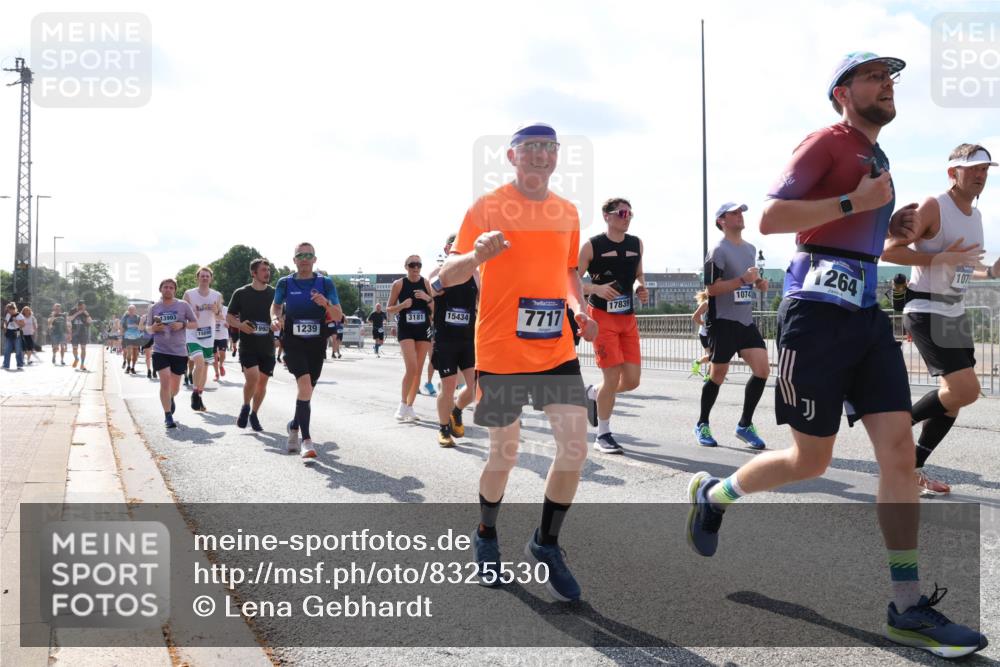 29.06.2025 - hella hamburg halbmarathon Lena Gebhardt http://msf.ph/oto/8325530 29.06.2025 10:00:13 Lombardsbrücke 13993, 3181, 15434, 7717, 1239, 15695, 17839, 1074, 264, 107, 1006, 1019, 1125, 1180, 1239, 1264, 1526, 1544, 1681, 1834, 1914, 2027, 2086, 2099, 2159, 2346, 2348, 2364, 2426, 2447, 2582, 2584, 2606, 2652, 2676, 2677, 2730, 2910, 2982, 3042, 3177, 3181, 3319, 3400, 3794, 3836, 3861, 3898, 4013, 4231, 4419, 4579, 4594, 4632, 4767, 4772, 4796, 4813, 4940, 4945, 5015, 5134, 5272, 5277, 5341, 5643, 5728, 6082, 6084, 6104, 6174, 6201, 6202, 6220, 6260, 6462, 6470, 6581, 6587 meine-sportfotos.de