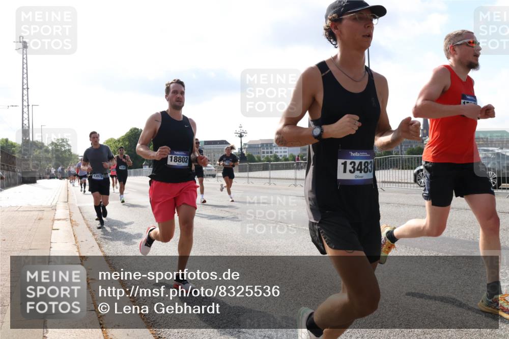 29.06.2025 - hella hamburg halbmarathon Lena Gebhardt http://msf.ph/oto/8325536 29.06.2025 09:48:32 Lombardsbrücke 13975, 18802, 13483, 1290, 1385, 1505, 1710, 1743, 2262, 2399, 2714, 2767, 3480, 3547, 3959, 4359, 4381, 4860, 5091, 5307, 5315, 5554, 5709, 6684, 6829, 6990, 6993, 7152, 7154, 7884, 8121, 8571, 8933, 9403, 10190, 10404, 10793, 10852, 11202, 11227, 11620, 11929, 12044, 12051, 12290, 12488, 12514, 12916, 13483, 13595, 13940, 13975, 14875, 14908, 15015, 15701, 15931, 15959, 16119, 16158 meine-sportfotos.de