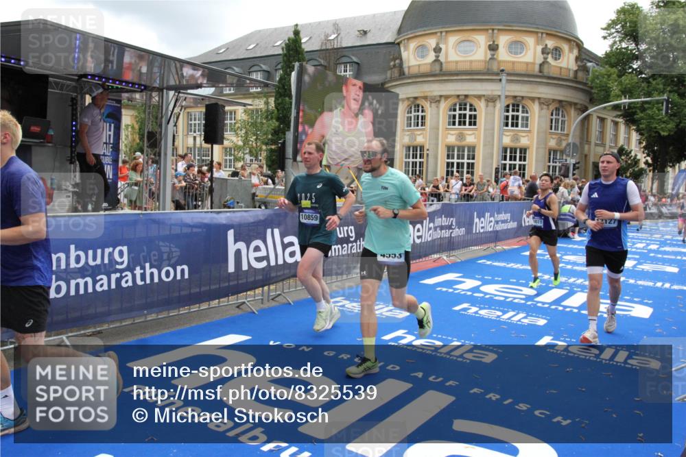 29.06.2025 - hella hamburg halbmarathon Michael Strokosch http://msf.ph/oto/8325539 29.06.2025 10:48:44 Ziel 1094, 2442, 4553, 5421, 9538, 10859, 14511, 15384, 17127 meine-sportfotos.de