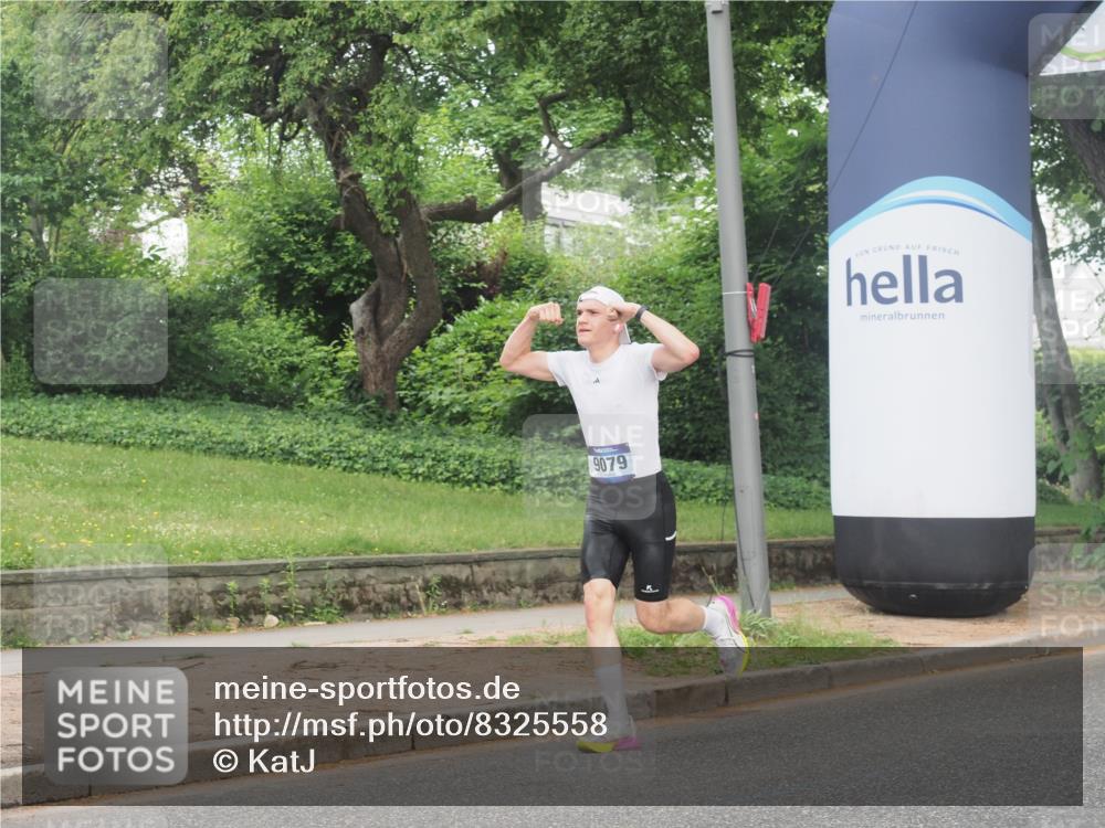 29.06.2025 - hella hamburg halbmarathon KatJ http://msf.ph/oto/8325558 29.06.2025 10:17:01 Zwischen KM18-KM19  meine-sportfotos.de