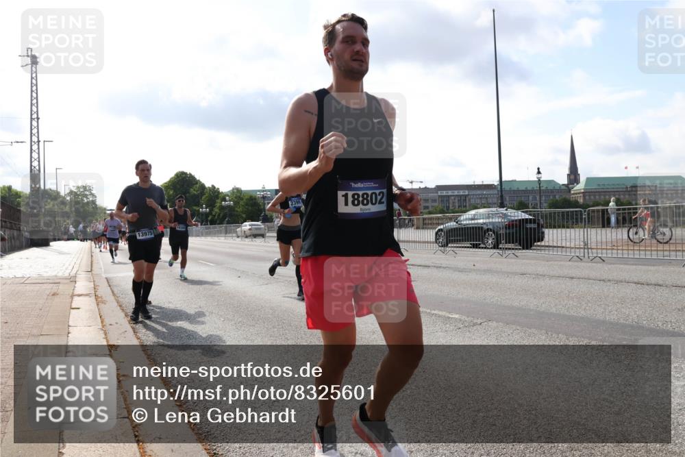 29.06.2025 - hella hamburg halbmarathon Lena Gebhardt http://msf.ph/oto/8325601 29.06.2025 09:48:32 Lombardsbrücke 2399, 13975, 18802, 1290, 1385, 1505, 1710, 1743, 2262, 2399, 2714, 2767, 3480, 3547, 3959, 4359, 4381, 4860, 5091, 5307, 5315, 5554, 5709, 6684, 6829, 6990, 6993, 7152, 7154, 7884, 8121, 8571, 8933, 9403, 10190, 10404, 10793, 10852, 11202, 11227, 11620, 11929, 12044, 12051, 12290, 12488, 12514, 12916, 13483, 13595, 13940, 13975, 14875, 14908, 15015, 15701, 15931, 15959, 16119, 16158 meine-sportfotos.de