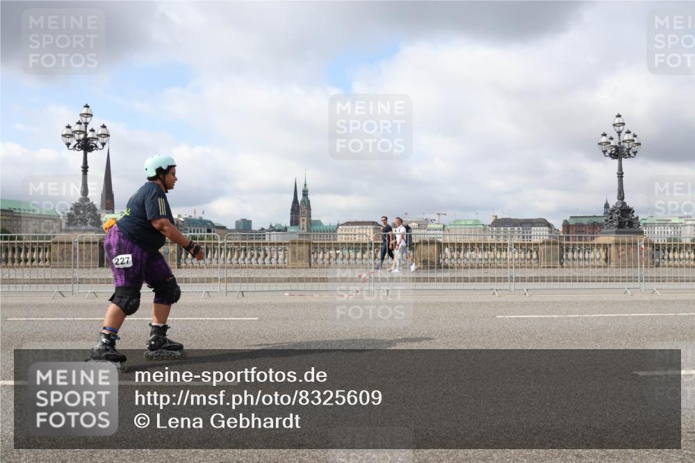29.06.2025 - hella hamburg halbmarathon Lena Gebhardt http://msf.ph/oto/8325609 29.06.2025 09:08:12 Lombardsbrücke 227 meine-sportfotos.de
