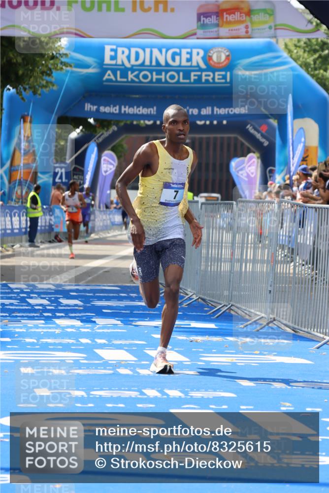 29.06.2025 - hella hamburg halbmarathon Strokosch-Dieckow http://msf.ph/oto/8325615 29.06.2025 10:02:55 Ziel 7, 9 meine-sportfotos.de
