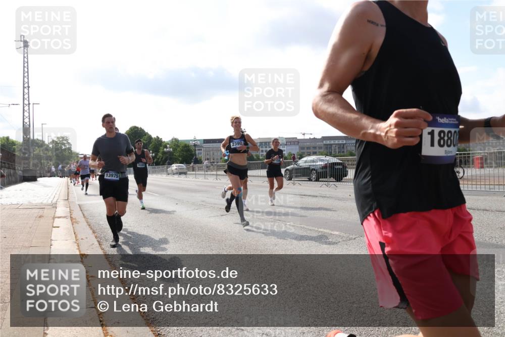 29.06.2025 - hella hamburg halbmarathon Lena Gebhardt http://msf.ph/oto/8325633 29.06.2025 09:48:33 Lombardsbrücke 13975, 18384, 2399, 1880, 1290, 1385, 1505, 1710, 1743, 2262, 2399, 2714, 2767, 3480, 3547, 3959, 4359, 4381, 4860, 5091, 5307, 5315, 5554, 5709, 6684, 6829, 6993, 7152, 7154, 7884, 8121, 8571, 8933, 9403, 10190, 10404, 10793, 10852, 11202, 11227, 11620, 11929, 12044, 12051, 12488, 12514, 12916, 13483, 13595, 13940, 13975, 14875, 14908, 15015, 15701, 15931, 15959, 16119, 16158 meine-sportfotos.de