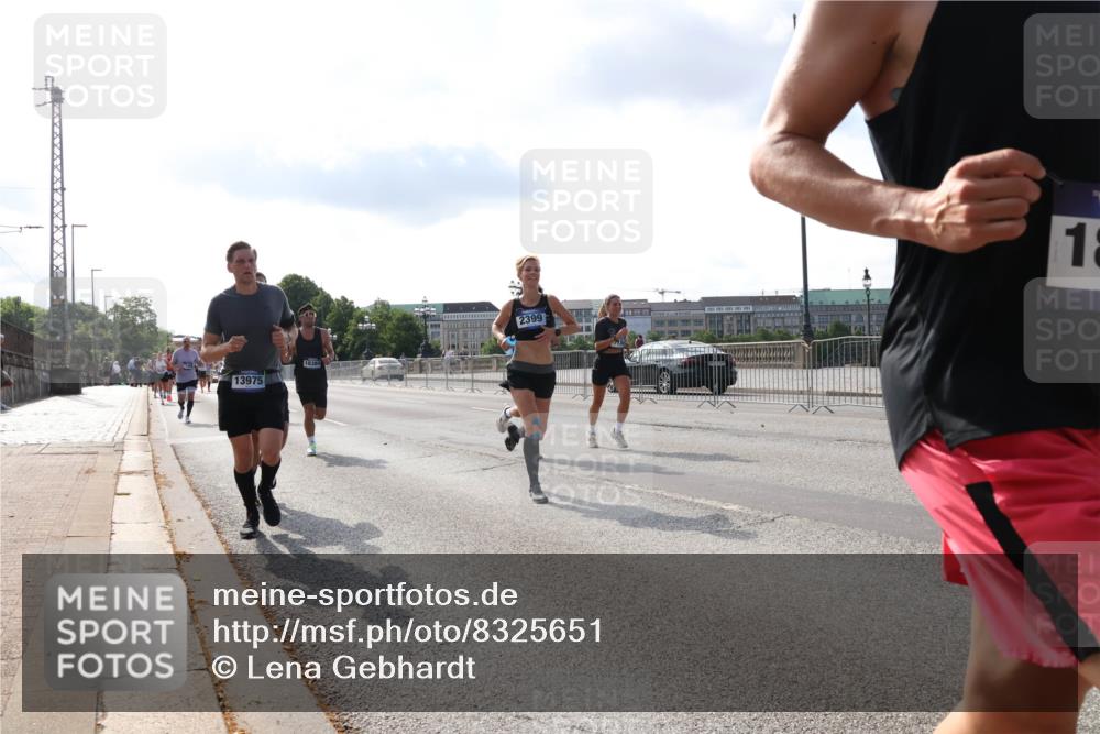 29.06.2025 - hella hamburg halbmarathon Lena Gebhardt http://msf.ph/oto/8325651 29.06.2025 09:48:33 Lombardsbrücke 13975, 2399, 18, 1290, 1385, 1505, 1710, 1743, 2262, 2399, 2714, 2767, 3480, 3547, 3959, 4359, 4381, 4860, 5091, 5307, 5315, 5554, 5709, 6684, 6829, 6993, 7152, 7154, 7884, 8121, 8571, 8933, 9403, 10190, 10404, 10793, 10852, 11202, 11227, 11620, 11929, 12044, 12051, 12488, 12514, 12916, 13483, 13595, 13940, 13975, 14875, 14908, 15015, 15701, 15931, 15959, 16119, 16158 meine-sportfotos.de