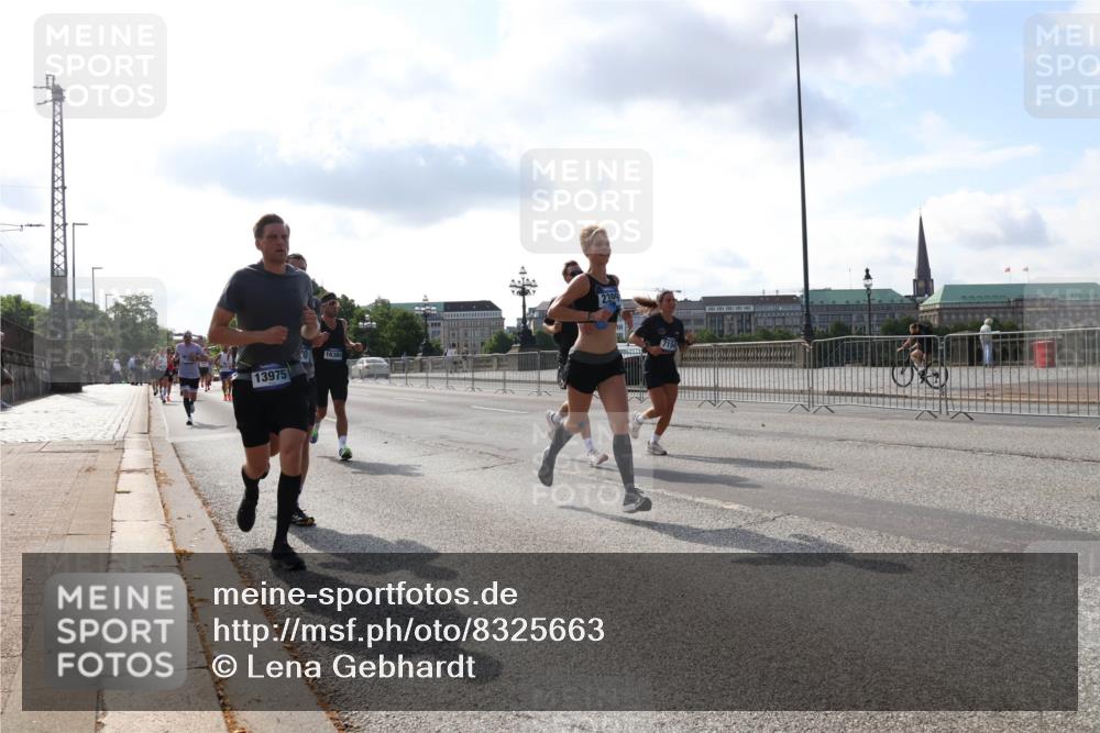 29.06.2025 - hella hamburg halbmarathon Lena Gebhardt http://msf.ph/oto/8325663 29.06.2025 09:48:33 Lombardsbrücke 13975, 23, 99, 1290, 1385, 1505, 1710, 1743, 2262, 2399, 2714, 2767, 3480, 3547, 3959, 4359, 4381, 4860, 5091, 5307, 5315, 5554, 5709, 6684, 6829, 6993, 7152, 7154, 7884, 8121, 8571, 8933, 9403, 10190, 10404, 10793, 10852, 11202, 11227, 11620, 11929, 12044, 12051, 12488, 12514, 12916, 13483, 13595, 13940, 13975, 14875, 14908, 15015, 15701, 15931, 15959, 16119, 16158 meine-sportfotos.de