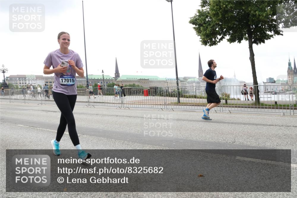 29.06.2025 - hella hamburg halbmarathon Lena Gebhardt http://msf.ph/oto/8325682 29.06.2025 10:47:22 Lombardsbrücke 17015, 1073, 1185, 1286, 1434, 1463, 1523, 1593, 1607, 1704, 1961, 2148, 2211, 2327, 2407, 2537, 2555, 2556, 2665, 2882, 2981, 2994, 3339, 4037, 4184, 4239, 4325, 4423, 4483, 4806, 4895, 4974, 4975, 5111, 5114, 5621, 5622, 5796, 5895, 5953, 6255, 6256, 6485, 6496, 6879, 6995, 7073, 7403, 7430, 7431, 7630, 7631, 7970, 8105, 8131, 8270, 8486, 8550, 8684, 8706, 8915, 8953, 8967, 9018, 9687, 11351, 11458, 11730, 11738 meine-sportfotos.de