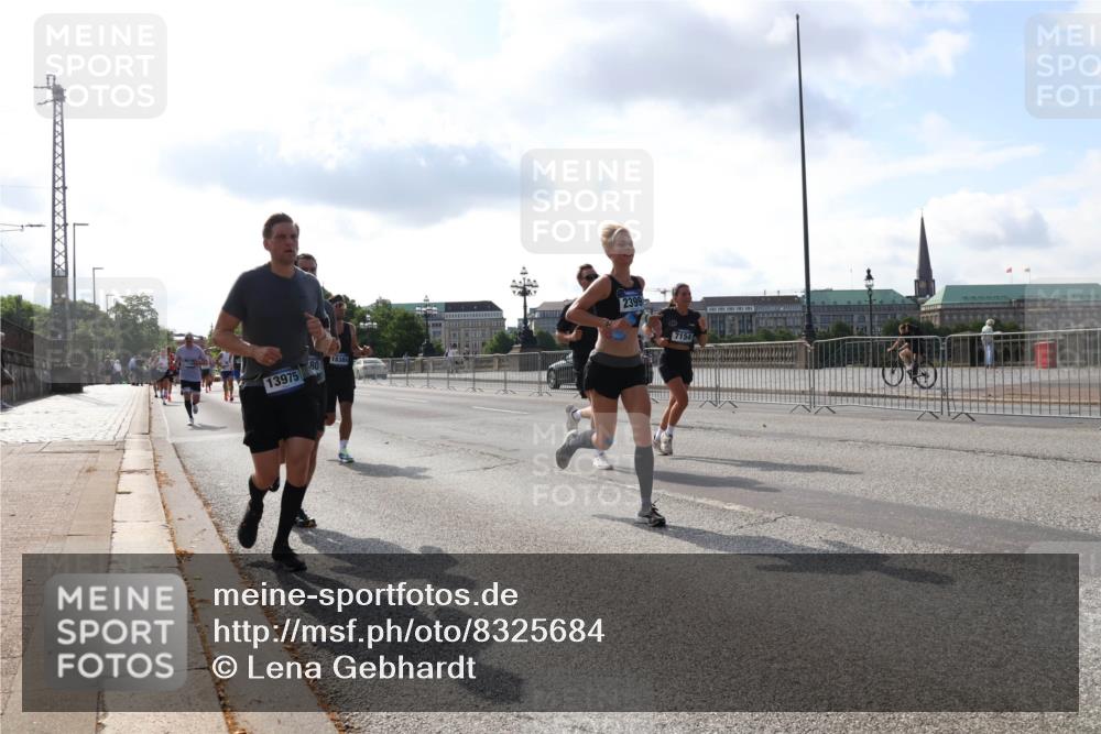 29.06.2025 - hella hamburg halbmarathon Lena Gebhardt http://msf.ph/oto/8325684 29.06.2025 09:48:33 Lombardsbrücke 13975, 80, 18384, 2399, 7154, 1290, 1385, 1505, 1710, 1743, 2262, 2399, 2714, 2767, 3480, 3547, 3959, 4359, 4381, 4860, 5091, 5307, 5315, 5554, 5709, 6684, 6829, 6993, 7152, 7154, 7884, 8121, 8571, 8933, 9403, 10190, 10404, 10793, 10852, 11202, 11227, 11620, 11929, 12044, 12051, 12488, 12514, 12916, 13483, 13595, 13940, 13975, 14875, 14908, 15015, 15701, 15931, 15959, 16119, 16158 meine-sportfotos.de