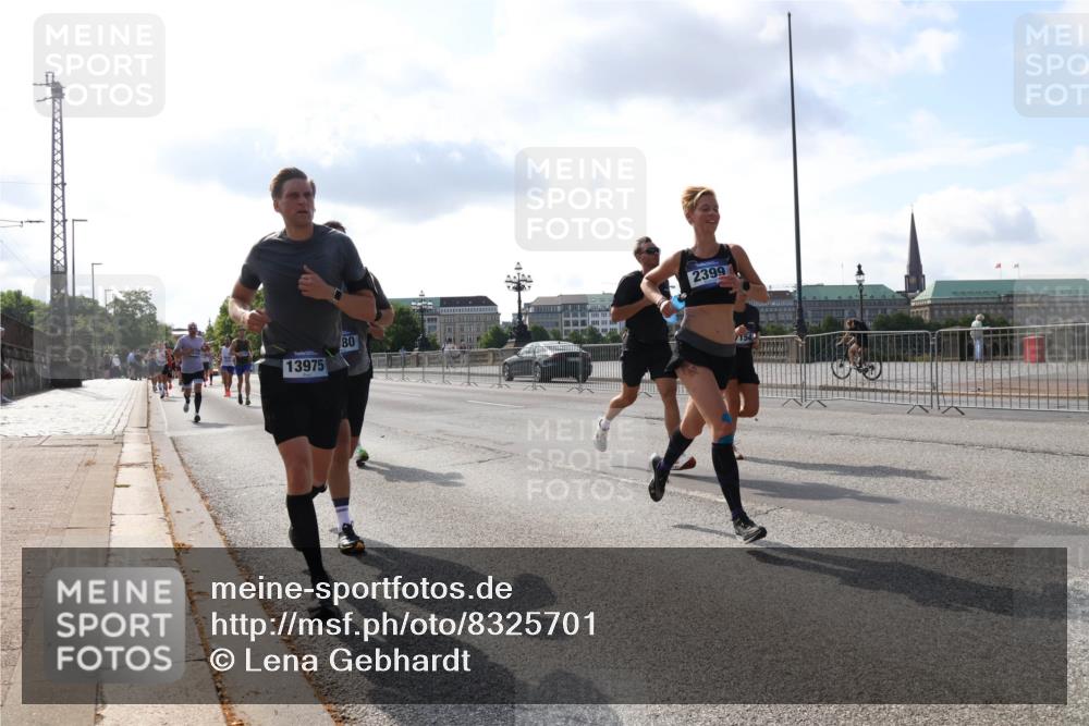 29.06.2025 - hella hamburg halbmarathon Lena Gebhardt http://msf.ph/oto/8325701 29.06.2025 09:48:33 Lombardsbrücke 13975, 80, 2399, 1290, 1385, 1505, 1710, 1743, 2262, 2399, 2714, 2767, 3480, 3547, 3959, 4359, 4381, 4860, 5091, 5307, 5315, 5554, 5709, 6684, 6829, 6993, 7152, 7154, 7884, 8121, 8571, 8933, 9403, 10190, 10404, 10793, 10852, 11202, 11227, 11620, 11929, 12044, 12051, 12488, 12514, 12916, 13483, 13595, 13940, 13975, 14875, 14908, 15015, 15701, 15931, 15959, 16119, 16158 meine-sportfotos.de