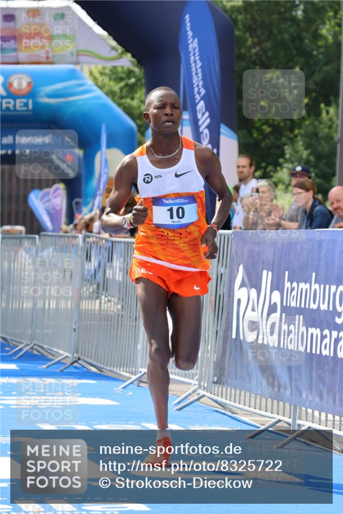 29.06.2025 - hella hamburg halbmarathon Strokosch-Dieckow http://msf.ph/oto/8325722 29.06.2025 10:02:44 Ziel 10 meine-sportfotos.de