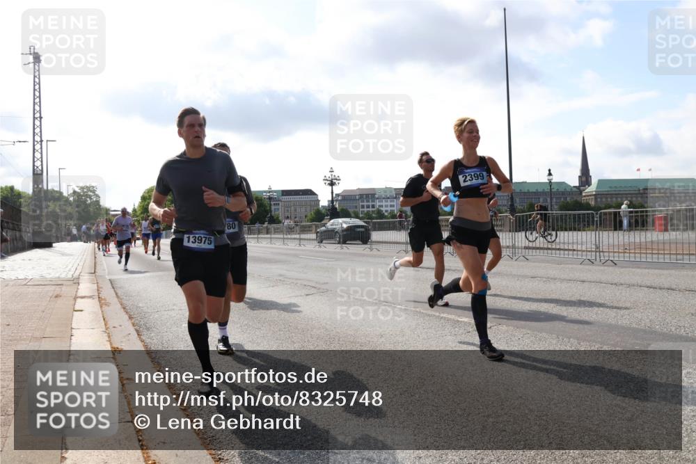 29.06.2025 - hella hamburg halbmarathon Lena Gebhardt http://msf.ph/oto/8325748 29.06.2025 09:48:33 Lombardsbrücke 13975, 80, 2399, 1290, 1385, 1505, 1710, 1743, 2262, 2399, 2714, 2767, 3480, 3547, 3959, 4359, 4381, 4860, 5091, 5307, 5315, 5554, 5709, 6684, 6829, 6993, 7152, 7154, 7884, 8121, 8571, 8933, 9403, 10190, 10404, 10793, 10852, 11202, 11227, 11620, 11929, 12044, 12051, 12488, 12514, 12916, 13483, 13595, 13940, 13975, 14875, 14908, 15015, 15701, 15931, 15959, 16119, 16158 meine-sportfotos.de
