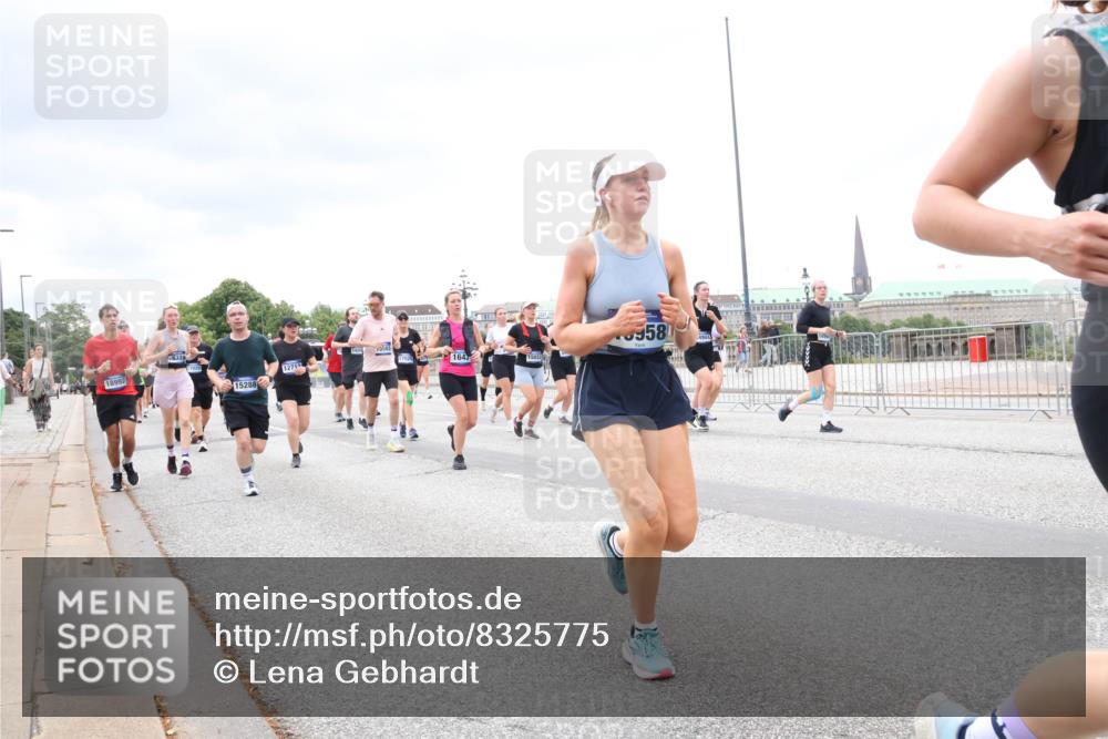 29.06.2025 - hella hamburg halbmarathon Lena Gebhardt http://msf.ph/oto/8325775 29.06.2025 10:57:43 Lombardsbrücke 17029, 1643, 1271, 18992, 15288, 958, 1123, 1242, 1248, 1265, 1643, 2015, 2041, 2451, 2567, 2900, 3191, 3195, 3385, 3388, 3433, 3644, 3723, 3750, 3936, 3954, 4059, 4086, 4106, 4180, 4197, 4429, 4521, 4830, 5117, 5316, 5632, 5736, 5738, 6316, 6337, 6827, 6857, 6916, 7172, 7193, 7556, 7720, 7728, 8035, 8159, 8287, 8386, 8474, 8540, 8552, 8708, 8713, 8773, 8851, 8853, 8873, 9059, 9110, 9233, 9318, 9394, 9398, 9436, 9496, 9613 meine-sportfotos.de