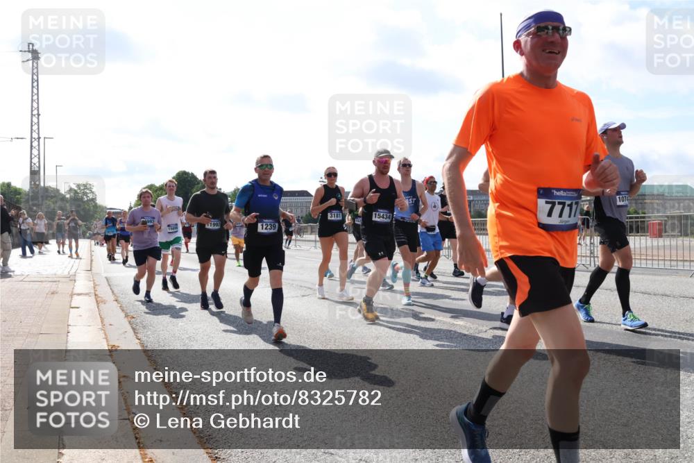 29.06.2025 - hella hamburg halbmarathon Lena Gebhardt http://msf.ph/oto/8325782 29.06.2025 10:00:13 Lombardsbrücke 3181, 15434, 993, 1992, 1239, 7717, 1074, 1006, 1019, 1125, 1180, 1239, 1264, 1526, 1544, 1681, 1834, 1914, 2027, 2086, 2099, 2159, 2346, 2348, 2364, 2426, 2447, 2582, 2584, 2606, 2652, 2676, 2677, 2730, 2910, 2982, 3042, 3177, 3181, 3319, 3400, 3794, 3836, 3861, 3898, 4013, 4231, 4419, 4579, 4594, 4632, 4767, 4772, 4796, 4813, 4940, 4945, 5015, 5134, 5272, 5277, 5341, 5643, 5728, 6082, 6084, 6104, 6174, 6201, 6202, 6220, 6260, 6462, 6470, 6581, 6587 meine-sportfotos.de