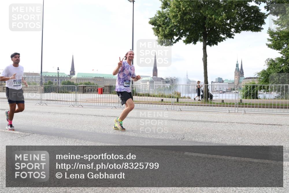29.06.2025 - hella hamburg halbmarathon Lena Gebhardt http://msf.ph/oto/8325799 29.06.2025 10:12:56 Lombardsbrücke 11720, 10402, 1020, 1051, 1249, 1610, 1785, 1851, 1939, 2531, 2891, 2942, 2963, 2964, 3182, 3248, 3262, 4532, 4554, 5150, 5166, 5597, 5598, 6207, 7014, 7873, 7907, 8398, 8405, 8917, 8971, 9141, 10067, 10402, 10581, 11025, 11720, 12456, 13566, 13816, 14404, 14540, 14869, 15012, 15369, 15531, 16030, 16255, 16323, 16437, 16473, 16826, 16911, 17061, 17699, 17988, 17994, 18048, 18178, 18320, 18493, 18530, 18732 meine-sportfotos.de