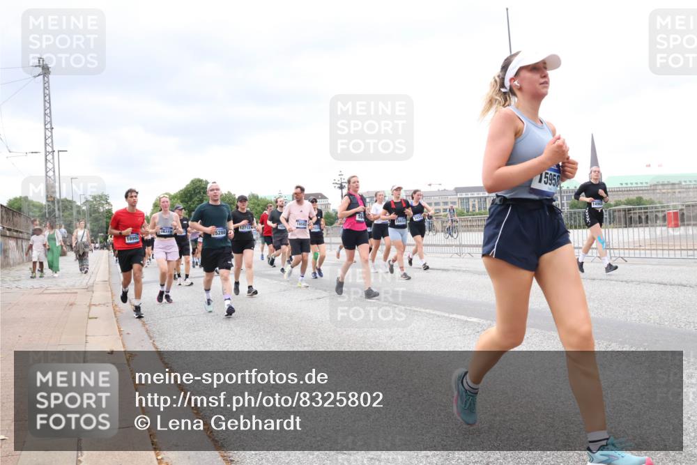 29.06.2025 - hella hamburg halbmarathon Lena Gebhardt http://msf.ph/oto/8325802 29.06.2025 10:57:44 Lombardsbrücke 18992, 5288, 12713, 15033, 5958, 14968, 1123, 1242, 1248, 1265, 1388, 1643, 2015, 2041, 2451, 2567, 2900, 3191, 3195, 3385, 3388, 3433, 3644, 3750, 3936, 3954, 4059, 4086, 4106, 4180, 4197, 4429, 4521, 4830, 5117, 5316, 5632, 5736, 5738, 6316, 6337, 6827, 6857, 6916, 7172, 7193, 7556, 7720, 7728, 8035, 8159, 8287, 8386, 8474, 8540, 8552, 8708, 8713, 8773, 8851, 8853, 8873, 9059, 9110, 9233, 9318, 9394, 9398, 9436, 9496, 9613 meine-sportfotos.de