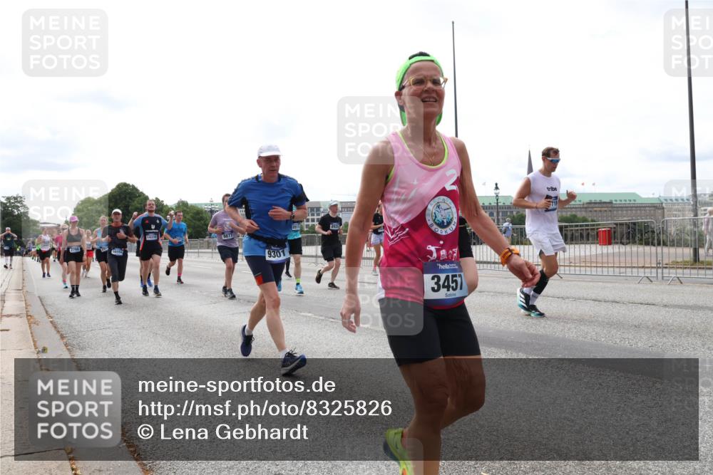 29.06.2025 - hella hamburg halbmarathon Lena Gebhardt http://msf.ph/oto/8325826 29.06.2025 10:23:21 Lombardsbrücke 2766, 16558, 9877, 14338, 9301, 8920, 3451, 719, 1048, 1304, 1362, 1853, 2925, 3029, 3034, 4190, 4266, 4391, 4728, 4793, 5160, 5406, 6502, 6578, 6784, 6785, 6849, 7029, 7266, 7820, 7891, 8687, 8688, 8716, 8918, 8920, 9133, 9301, 9877, 9913, 10205, 10739, 11300, 11798, 11879, 12025, 12073, 12190, 12265, 12874, 13560, 14041, 14265, 14338, 14510, 14512, 14821, 15709, 16185, 16251, 16416, 16558, 17013, 17099, 17199, 17207, 17299, 17719 meine-sportfotos.de