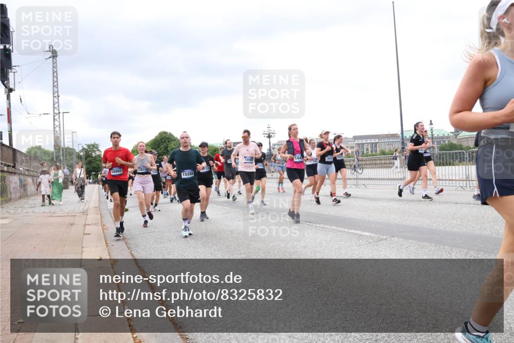 29.06.2025 - hella hamburg halbmarathon Lena Gebhardt http://msf.ph/oto/8325832 29.06.2025 10:57:44 Lombardsbrücke 18992, 16319, 15288, 18583, 164, 150, 3433, 3385, 1123, 1242, 1248, 1265, 1388, 1643, 2015, 2041, 2451, 2567, 2900, 3191, 3195, 3385, 3388, 3433, 3644, 3750, 3936, 3954, 4059, 4086, 4106, 4180, 4197, 4429, 4521, 4830, 5117, 5316, 5632, 5736, 5738, 6316, 6337, 6827, 6857, 6916, 7172, 7193, 7556, 7720, 7728, 8035, 8159, 8287, 8386, 8474, 8540, 8552, 8708, 8713, 8773, 8851, 8853, 8873, 9059, 9110, 9233, 9318, 9394, 9398, 9436, 9496, 9613 meine-sportfotos.de