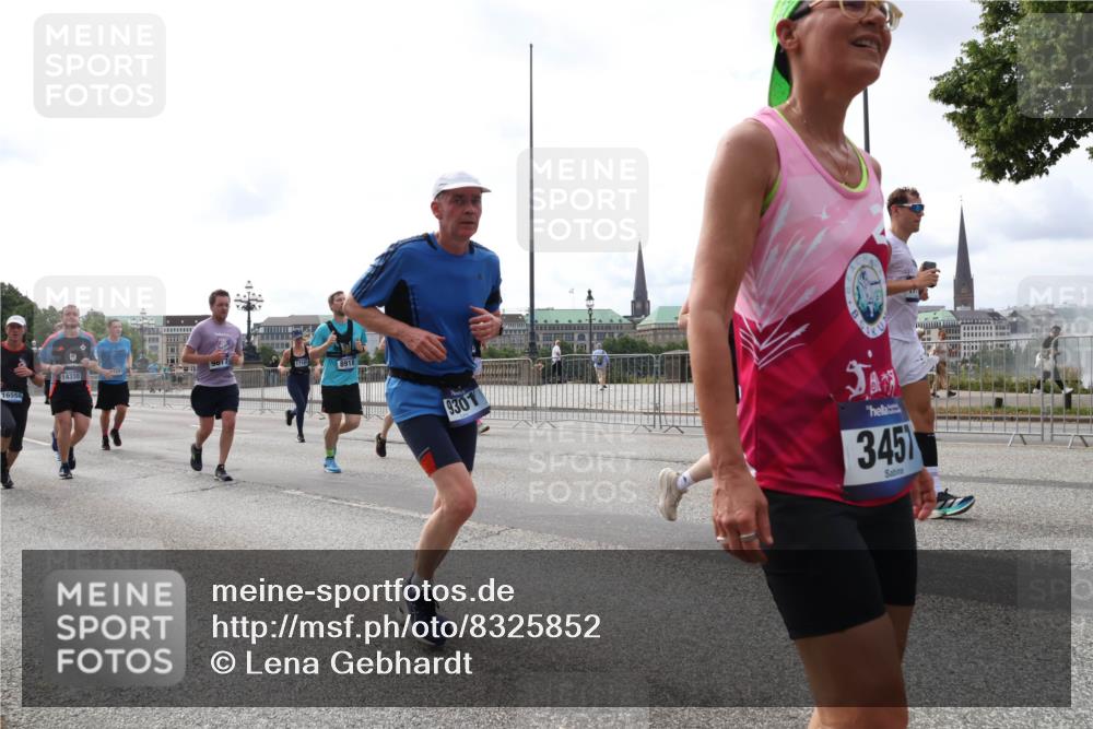 29.06.2025 - hella hamburg halbmarathon Lena Gebhardt http://msf.ph/oto/8325852 29.06.2025 10:23:21 Lombardsbrücke 16558, 14338, 7207, 8918, 9301, 345, 1048, 1304, 1362, 1853, 2925, 3029, 3034, 4190, 4266, 4391, 4728, 4793, 5160, 5406, 6502, 6578, 6784, 6785, 6849, 7029, 7266, 7820, 7891, 8687, 8688, 8716, 8918, 8920, 9133, 9301, 9877, 9913, 10205, 10739, 11300, 11798, 11879, 12025, 12073, 12190, 12265, 12874, 13560, 14041, 14265, 14338, 14510, 14512, 14821, 15709, 16185, 16251, 16416, 16558, 17013, 17099, 17199, 17207, 17299, 17719 meine-sportfotos.de