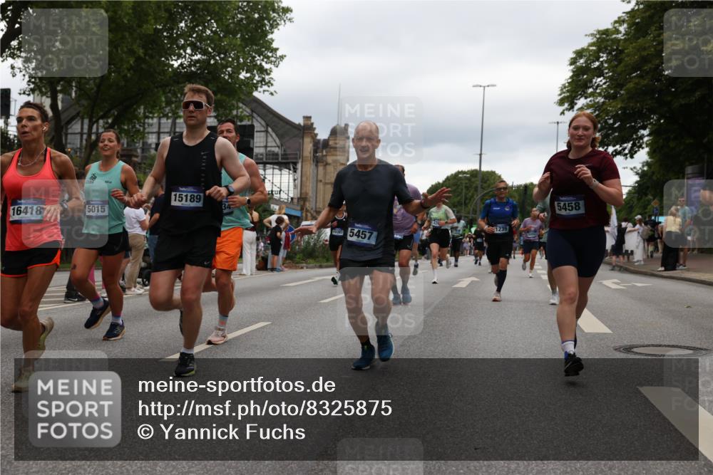 29.06.2025 - hella hamburg halbmarathon Yannick Fuchs http://msf.ph/oto/8325875 29.06.2025 10:51:30 20KM 1200, 1239, 1563, 1715, 1719, 1972, 2236, 2606, 2652, 2806, 3141, 3575, 4261, 4579, 5015, 5134, 5391, 5457, 5458, 6281, 6302, 6720, 6892, 7159, 7833, 8744, 9450, 10383, 10408, 12144, 12509, 12773, 12774, 13376, 13664, 14737, 14951, 15090, 15189, 15220, 15229, 15349, 15664, 16418, 16517, 17455, 17543, 17758, 18508 meine-sportfotos.de