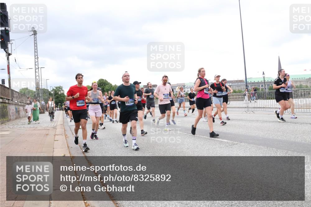 29.06.2025 - hella hamburg halbmarathon Lena Gebhardt http://msf.ph/oto/8325892 29.06.2025 10:57:44 Lombardsbrücke 18992, 16319, 1425, 13, 18583, 17023, 15288, 15033, 14944, 17783, 1123, 1242, 1248, 1265, 1388, 1643, 2015, 2041, 2451, 2567, 2900, 3191, 3195, 3385, 3388, 3433, 3644, 3750, 3936, 3954, 4059, 4086, 4106, 4180, 4197, 4429, 4521, 4830, 5117, 5316, 5632, 5736, 5738, 6316, 6337, 6827, 6857, 6916, 7172, 7193, 7556, 7720, 7728, 8035, 8159, 8287, 8386, 8474, 8540, 8552, 8708, 8713, 8773, 8851, 8853, 8873, 9059, 9110, 9233, 9318, 9394, 9398, 9436, 9496, 9613 meine-sportfotos.de
