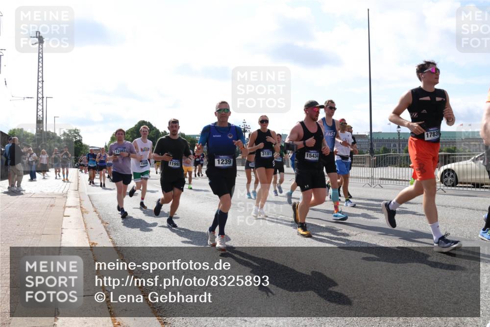 29.06.2025 - hella hamburg halbmarathon Lena Gebhardt http://msf.ph/oto/8325893 29.06.2025 10:00:14 Lombardsbrücke 13993, 15695, 11992, 1239, 162, 3181, 15434, 17839, 1006, 1019, 1125, 1180, 1239, 1264, 1526, 1544, 1681, 1834, 1914, 2027, 2086, 2099, 2159, 2346, 2348, 2364, 2426, 2447, 2582, 2584, 2606, 2652, 2676, 2677, 2730, 2910, 2982, 3042, 3177, 3181, 3319, 3400, 3794, 3836, 3861, 3898, 4013, 4231, 4419, 4579, 4594, 4632, 4767, 4772, 4796, 4813, 4940, 4945, 5015, 5134, 5272, 5277, 5341, 5643, 5728, 6082, 6084, 6104, 6174, 6201, 6202, 6220, 6260, 6462, 6470, 6581, 6587 meine-sportfotos.de