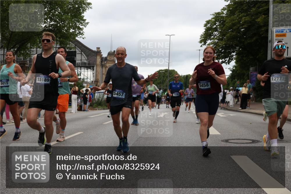 29.06.2025 - hella hamburg halbmarathon Yannick Fuchs http://msf.ph/oto/8325924 29.06.2025 10:51:30 20KM 1200, 1239, 1563, 1715, 1719, 1972, 2236, 2606, 2652, 2806, 3141, 3575, 4261, 4579, 5015, 5134, 5391, 5457, 5458, 6281, 6302, 6720, 6892, 7159, 7833, 8744, 9450, 10383, 10408, 12144, 12509, 12773, 12774, 13376, 13664, 14737, 14951, 15090, 15189, 15220, 15229, 15349, 15664, 16418, 16517, 17455, 17543, 17758, 18508 meine-sportfotos.de