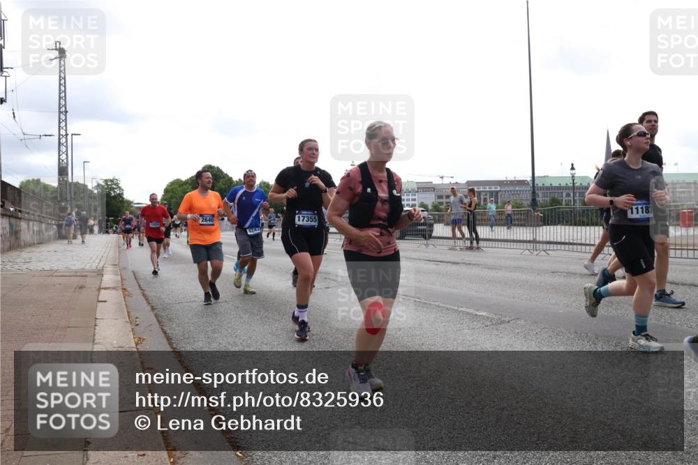 29.06.2025 - hella hamburg halbmarathon Lena Gebhardt http://msf.ph/oto/8325936 29.06.2025 10:37:43 Lombardsbrücke 12824, 2640, 6243, 17355, 11183, 1276, 1337, 1475, 1578, 1799, 1819, 1985, 2016, 2199, 2486, 2640, 2853, 3230, 3246, 3633, 3880, 4097, 5139, 5146, 5171, 5186, 5522, 5560, 5790, 5875, 5940, 6243, 6362, 6697, 6821, 6955, 7085, 7124, 7235, 7244, 7321, 7350, 7544, 7696, 7777, 7823, 8811, 8843, 8985, 9247, 9288, 9524, 9895, 10159, 10506, 10836, 11087, 11543, 12123, 12254, 12472, 12824, 16680, 17798 meine-sportfotos.de